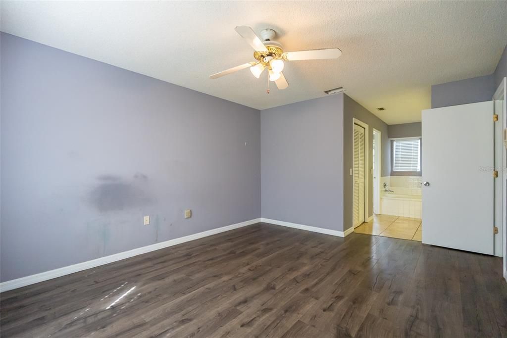 For Sale: $257,000 (4 beds, 2 baths, 1753 Square Feet)