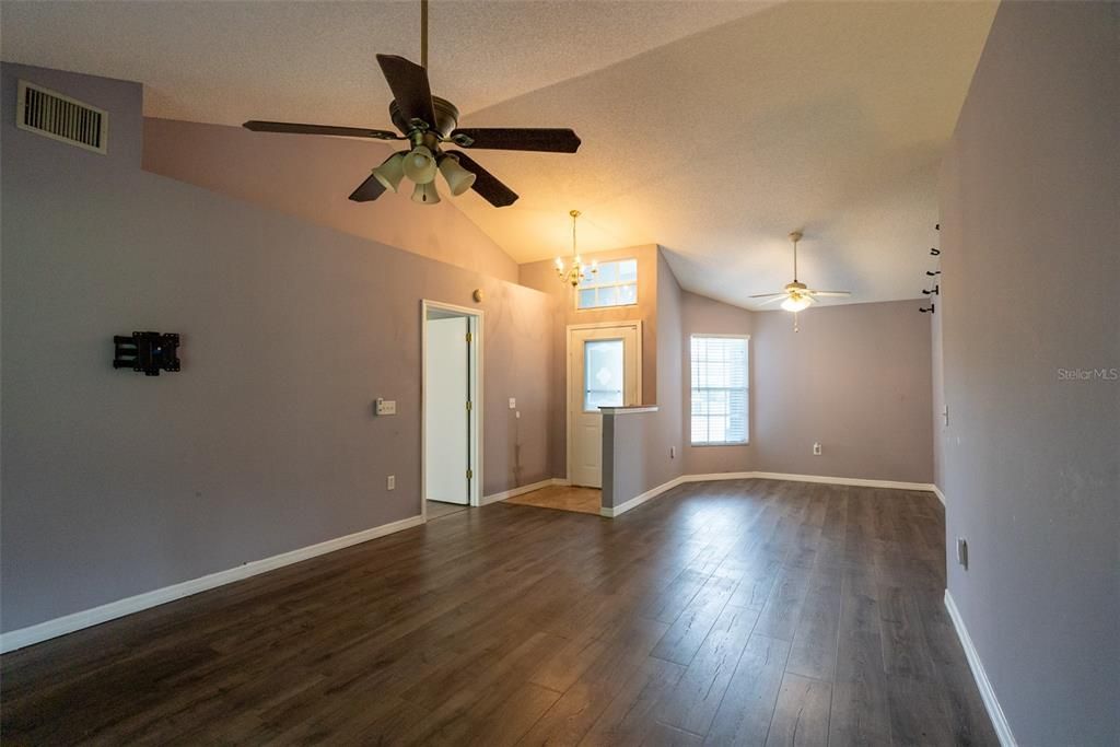 For Sale: $257,000 (4 beds, 2 baths, 1753 Square Feet)