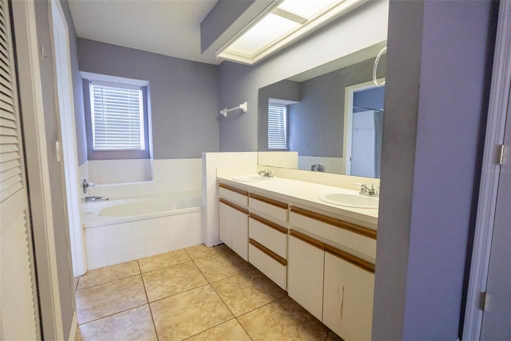 For Sale: $257,000 (4 beds, 2 baths, 1753 Square Feet)