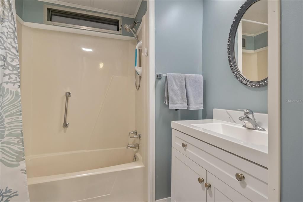 Active With Contract: $110,000 (2 beds, 2 baths, 1176 Square Feet)