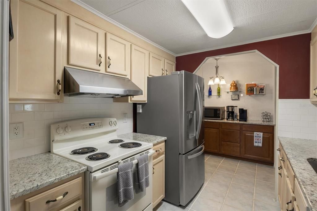 Active With Contract: $110,000 (2 beds, 2 baths, 1176 Square Feet)