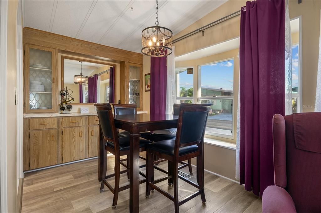 Active With Contract: $110,000 (2 beds, 2 baths, 1176 Square Feet)