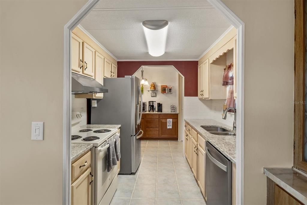 Active With Contract: $110,000 (2 beds, 2 baths, 1176 Square Feet)