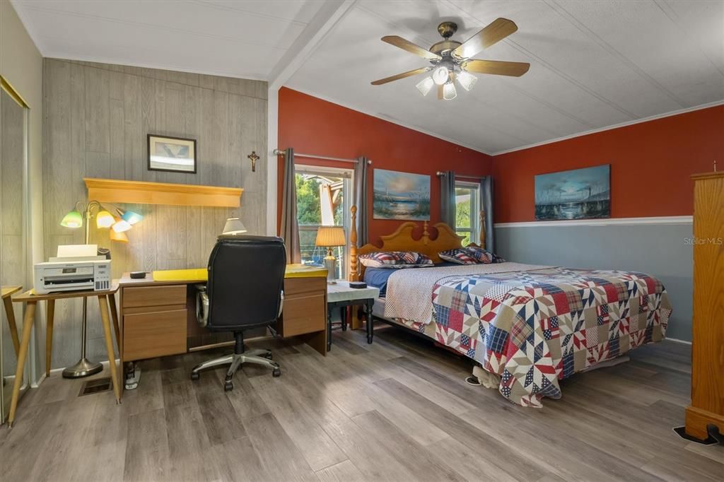 Active With Contract: $110,000 (2 beds, 2 baths, 1176 Square Feet)