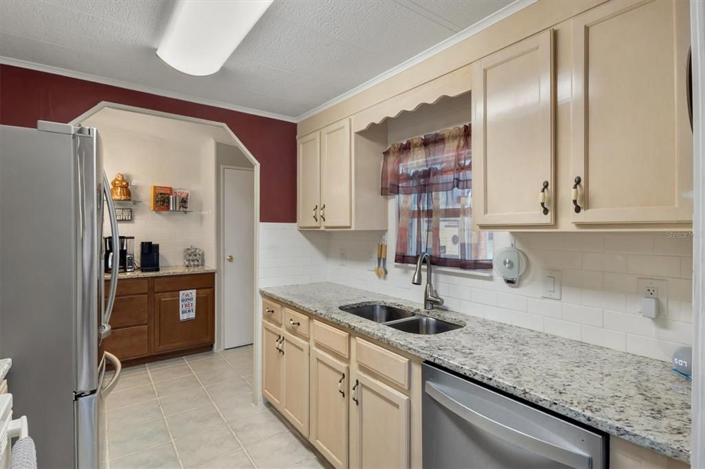 Active With Contract: $110,000 (2 beds, 2 baths, 1176 Square Feet)