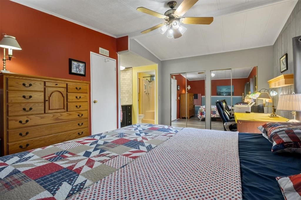 Active With Contract: $110,000 (2 beds, 2 baths, 1176 Square Feet)