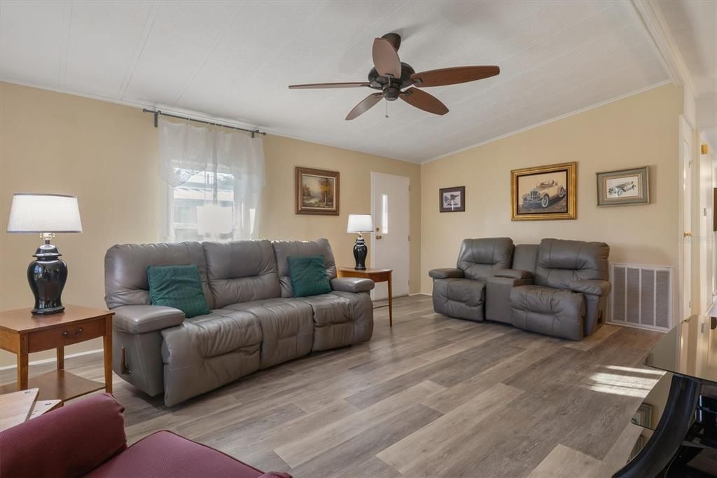 Active With Contract: $110,000 (2 beds, 2 baths, 1176 Square Feet)