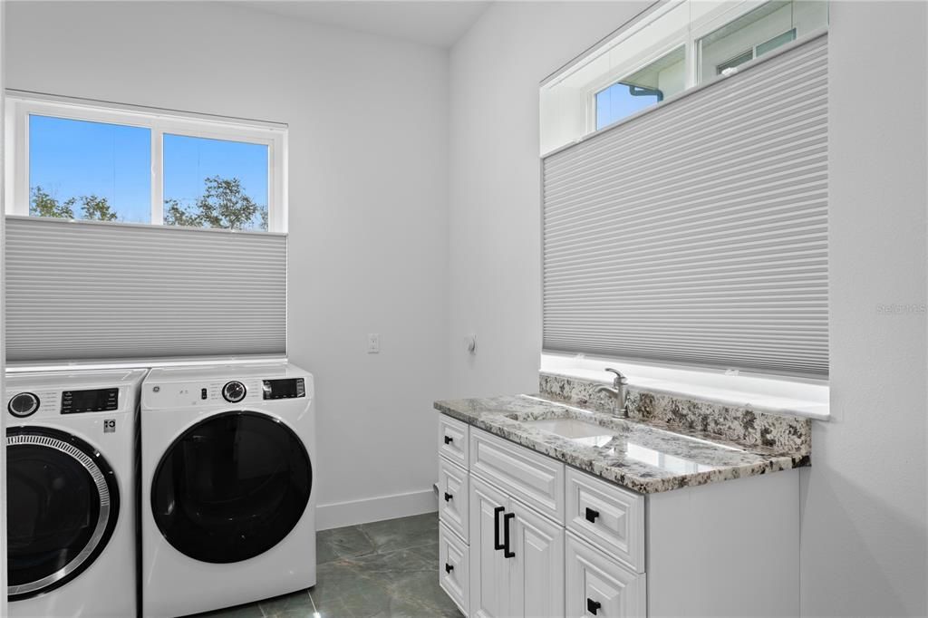 En Venta: $2,595,000 (5 camas, 5 baños, 4066 Pies cuadrados)