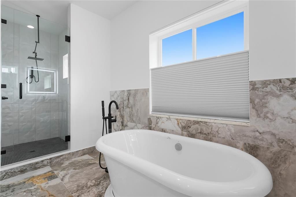 En Venta: $2,595,000 (5 camas, 5 baños, 4066 Pies cuadrados)