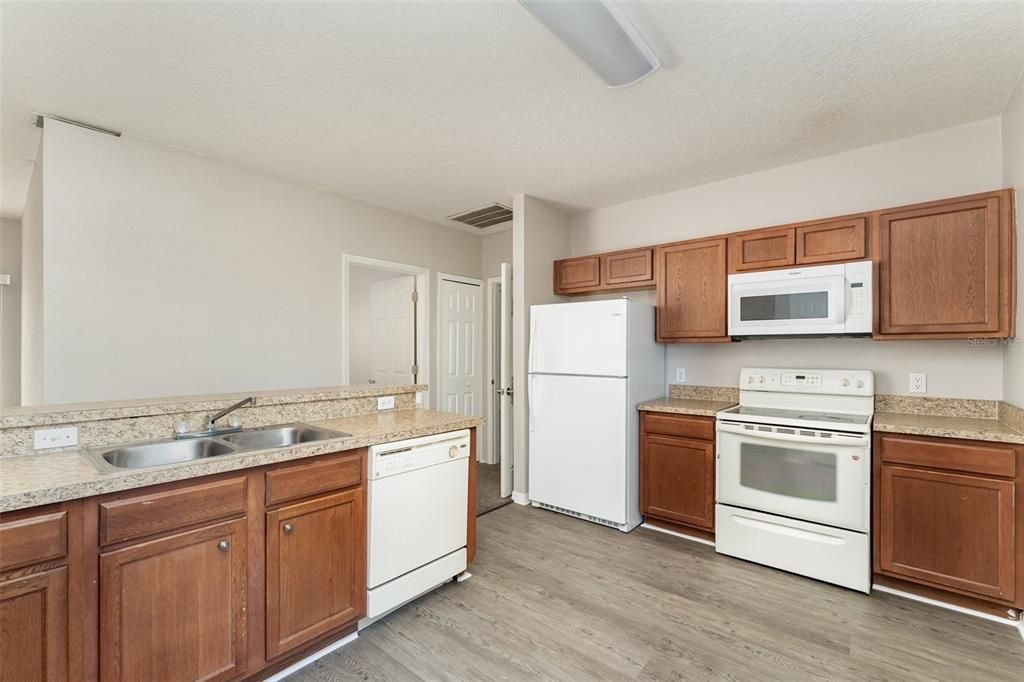 Active With Contract: $199,999 (3 beds, 2 baths, 1235 Square Feet)