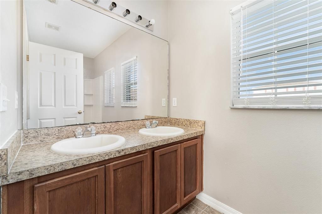 Active With Contract: $199,999 (3 beds, 2 baths, 1235 Square Feet)