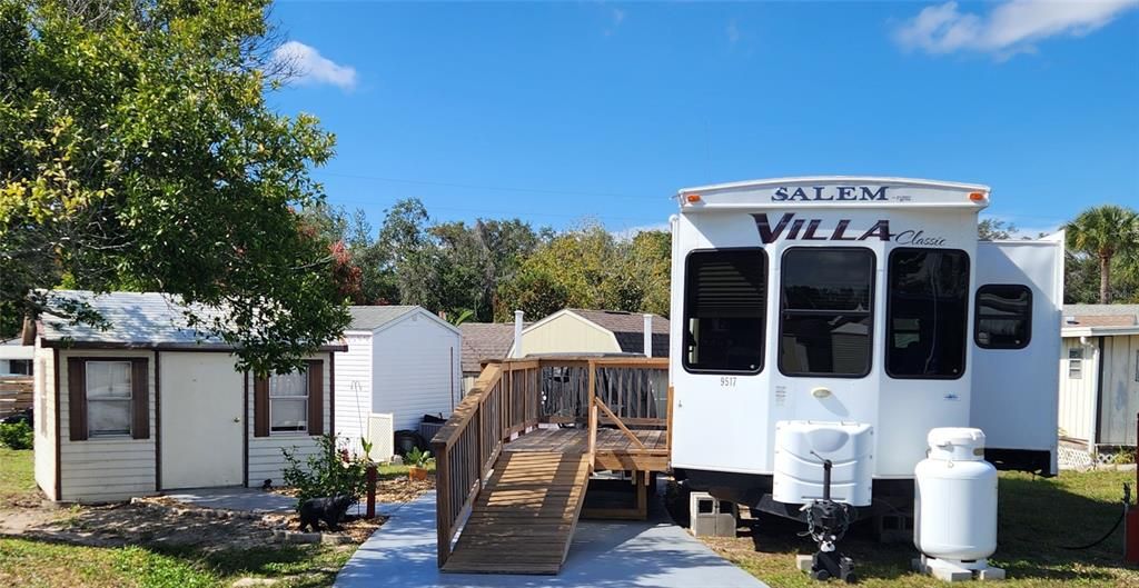 For Sale: $79,900 (1 beds, 1 baths, 320 Square Feet)