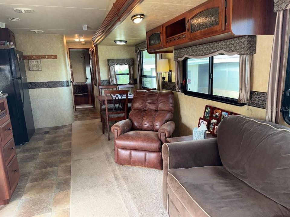 For Sale: $79,900 (1 beds, 1 baths, 320 Square Feet)