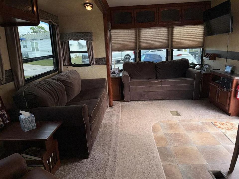 For Sale: $79,900 (1 beds, 1 baths, 320 Square Feet)