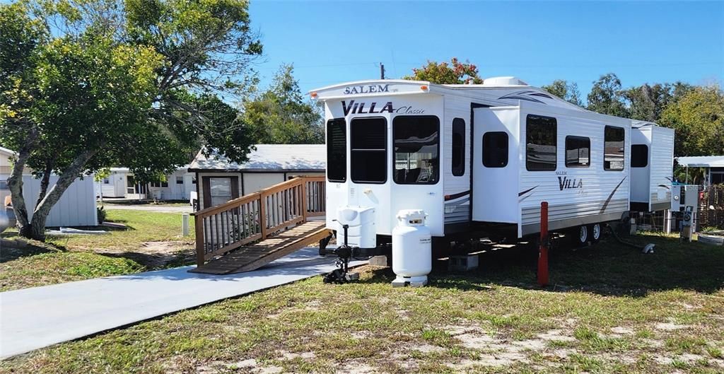 For Sale: $79,900 (1 beds, 1 baths, 320 Square Feet)