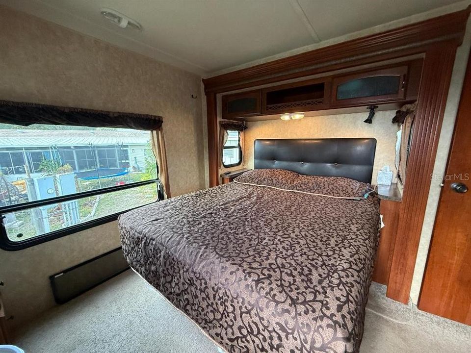 For Sale: $79,900 (1 beds, 1 baths, 320 Square Feet)