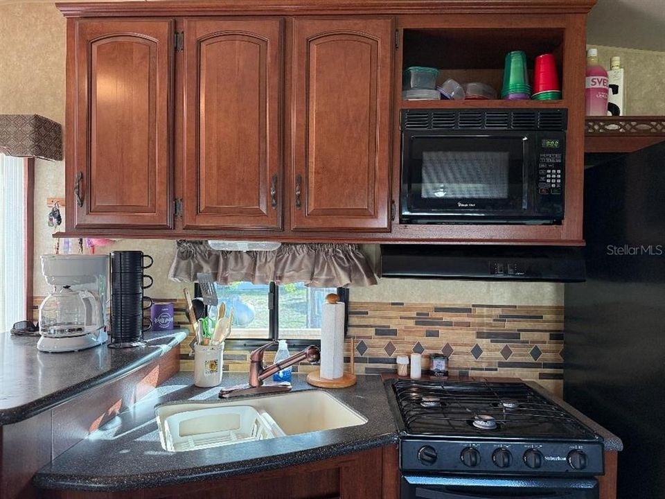 For Sale: $79,900 (1 beds, 1 baths, 320 Square Feet)