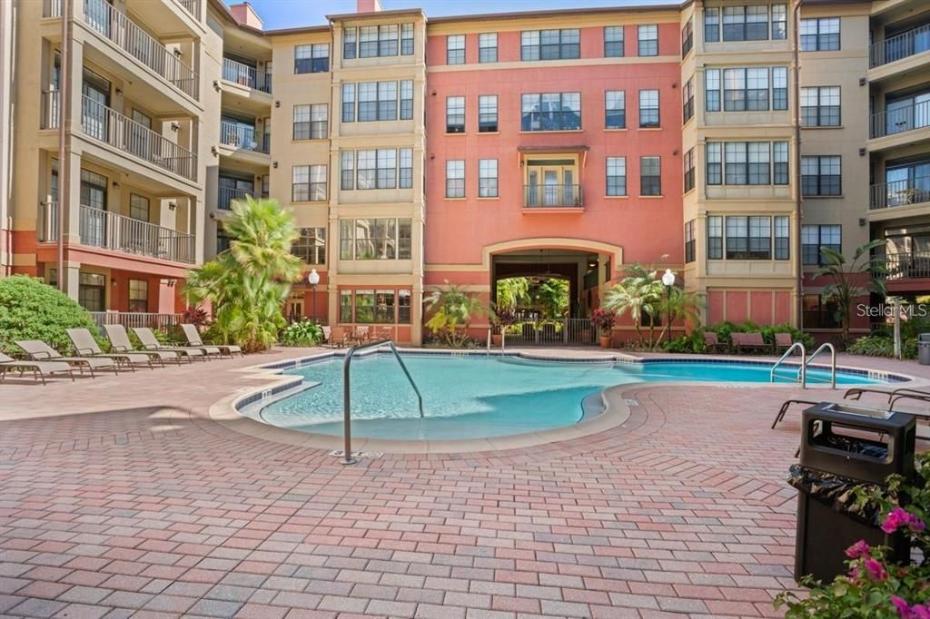 Под контрактом: $1,650 (1 спален, 1 ванн, 818 Квадратных фут)