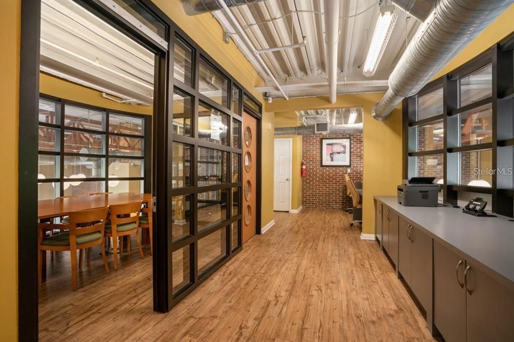 Под контрактом: $1,650 (1 спален, 1 ванн, 818 Квадратных фут)