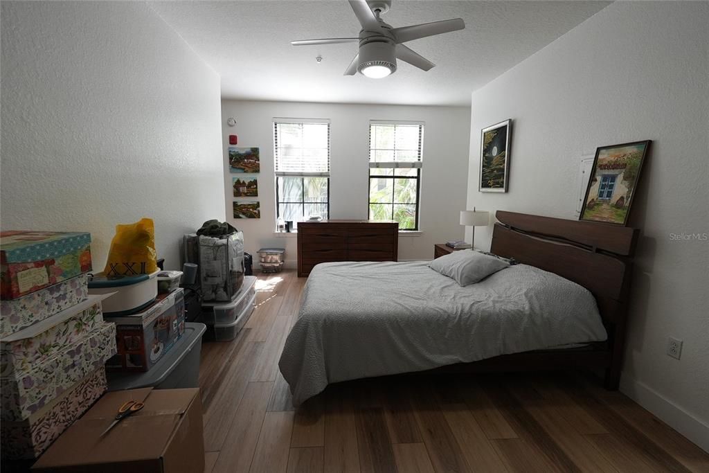 Под контрактом: $1,650 (1 спален, 1 ванн, 818 Квадратных фут)