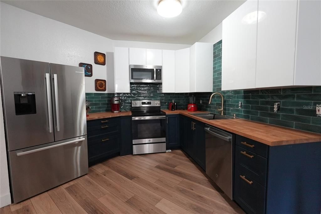 Под контрактом: $1,650 (1 спален, 1 ванн, 818 Квадратных фут)