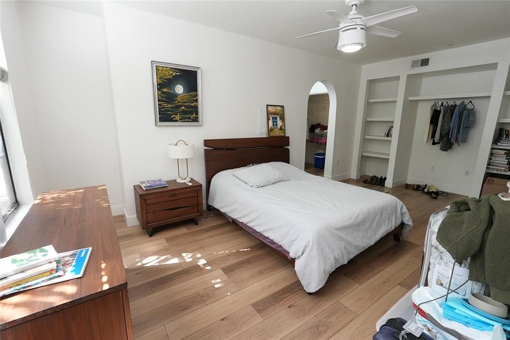 Под контрактом: $1,650 (1 спален, 1 ванн, 818 Квадратных фут)