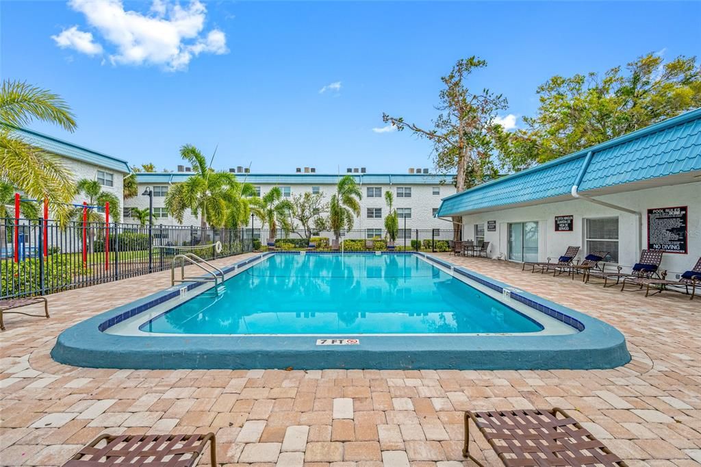 出租: $1,900 (2 贝兹, 2 浴室, 850 平方英尺)