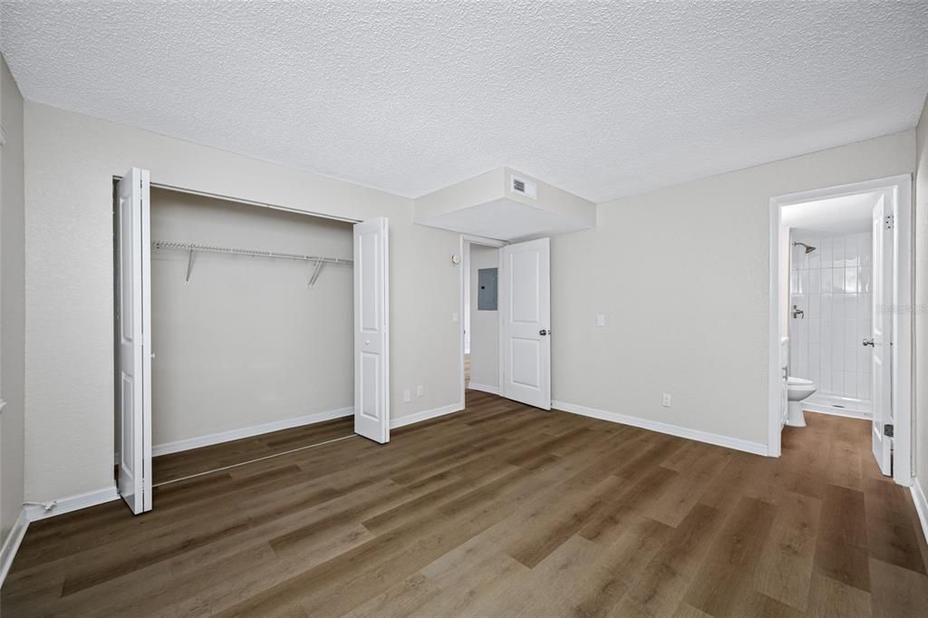 出租: $1,900 (2 贝兹, 2 浴室, 850 平方英尺)