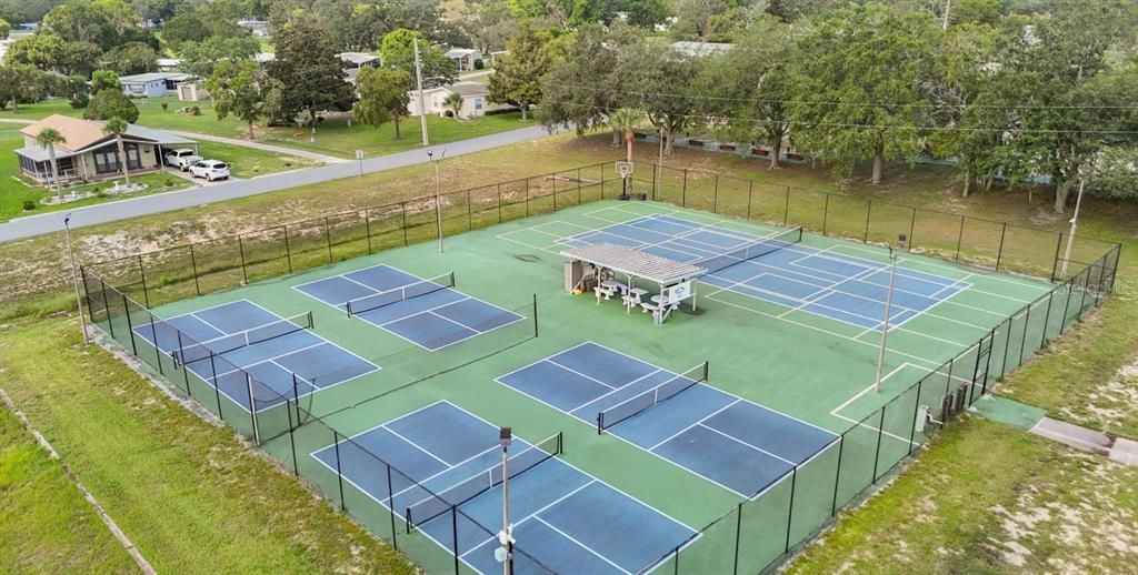 合同活跃: $225,000 (3 贝兹, 2 浴室, 1296 平方英尺)