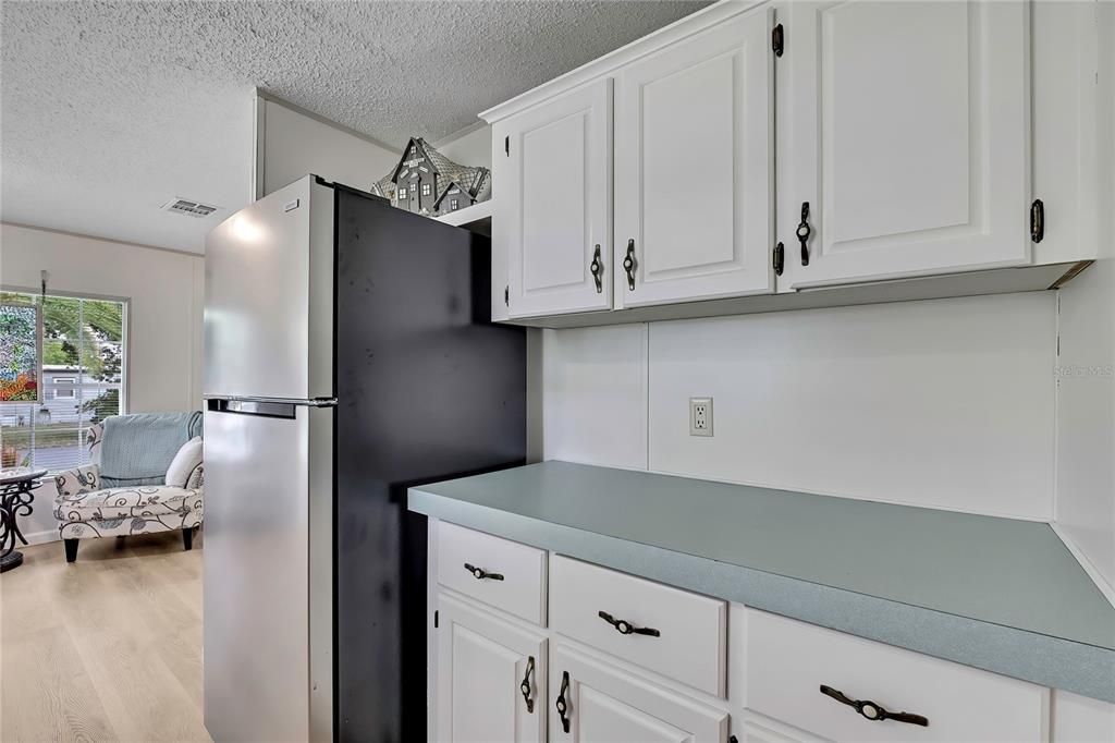 合同活跃: $225,000 (3 贝兹, 2 浴室, 1296 平方英尺)