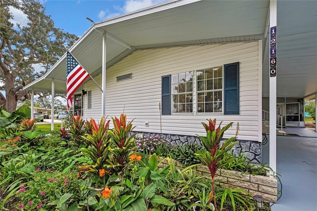 合同活跃: $225,000 (3 贝兹, 2 浴室, 1296 平方英尺)