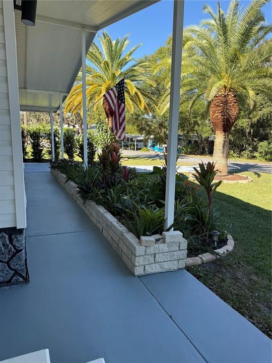 合同活跃: $225,000 (3 贝兹, 2 浴室, 1296 平方英尺)