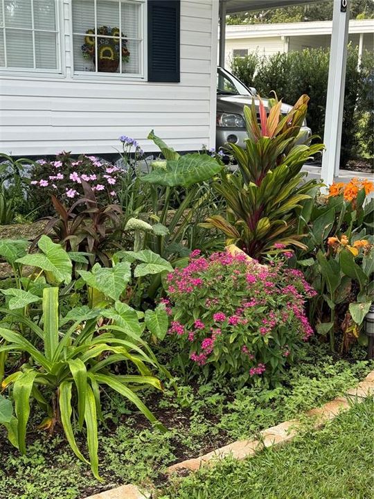 合同活跃: $225,000 (3 贝兹, 2 浴室, 1296 平方英尺)