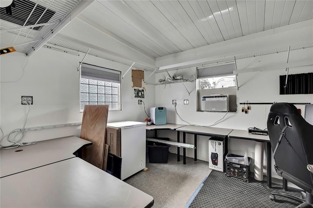 合同活跃: $225,000 (3 贝兹, 2 浴室, 1296 平方英尺)