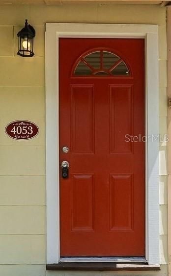 For Rent: $2,000 (3 beds, 1 baths, 896 Square Feet)