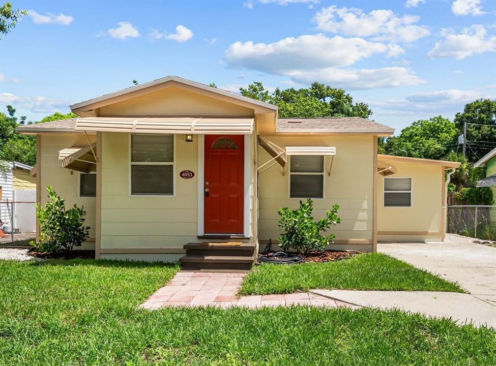 For Rent: $2,000 (3 beds, 1 baths, 896 Square Feet)