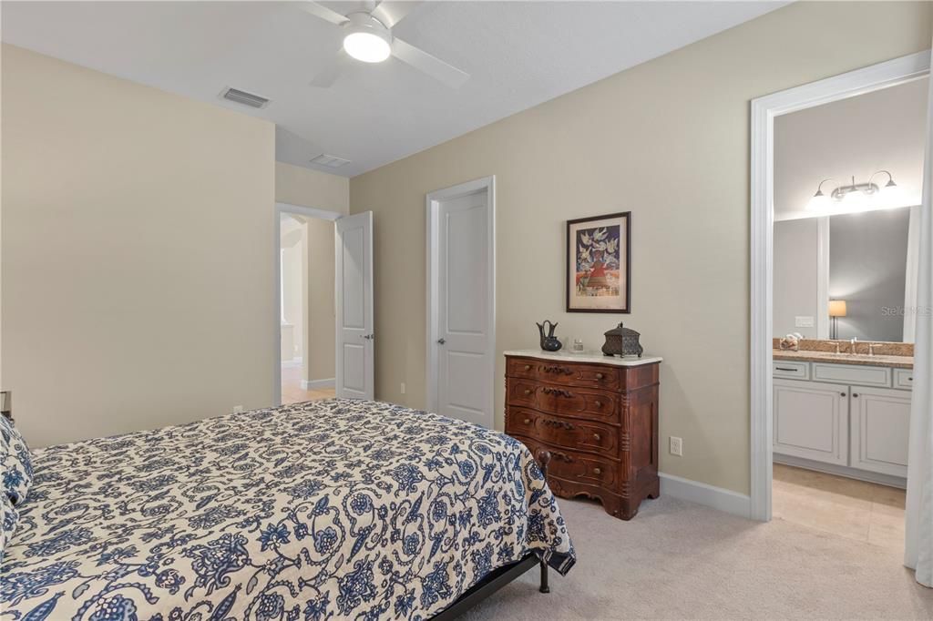 Activo con contrato: $1,175,000 (3 camas, 3 baños, 3024 Pies cuadrados)