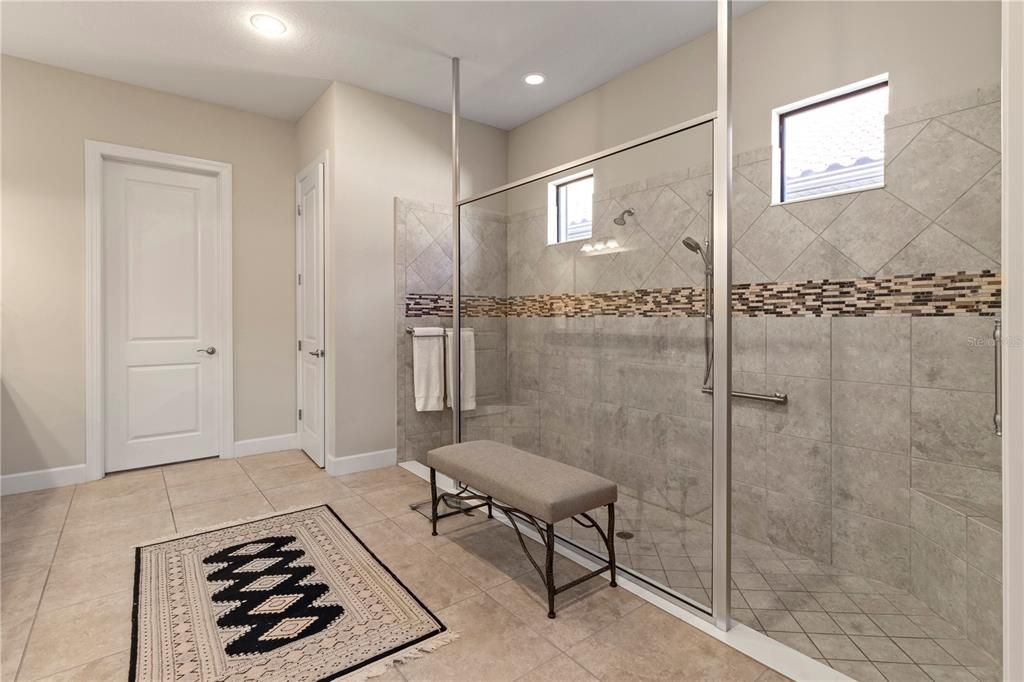 Activo con contrato: $1,175,000 (3 camas, 3 baños, 3024 Pies cuadrados)