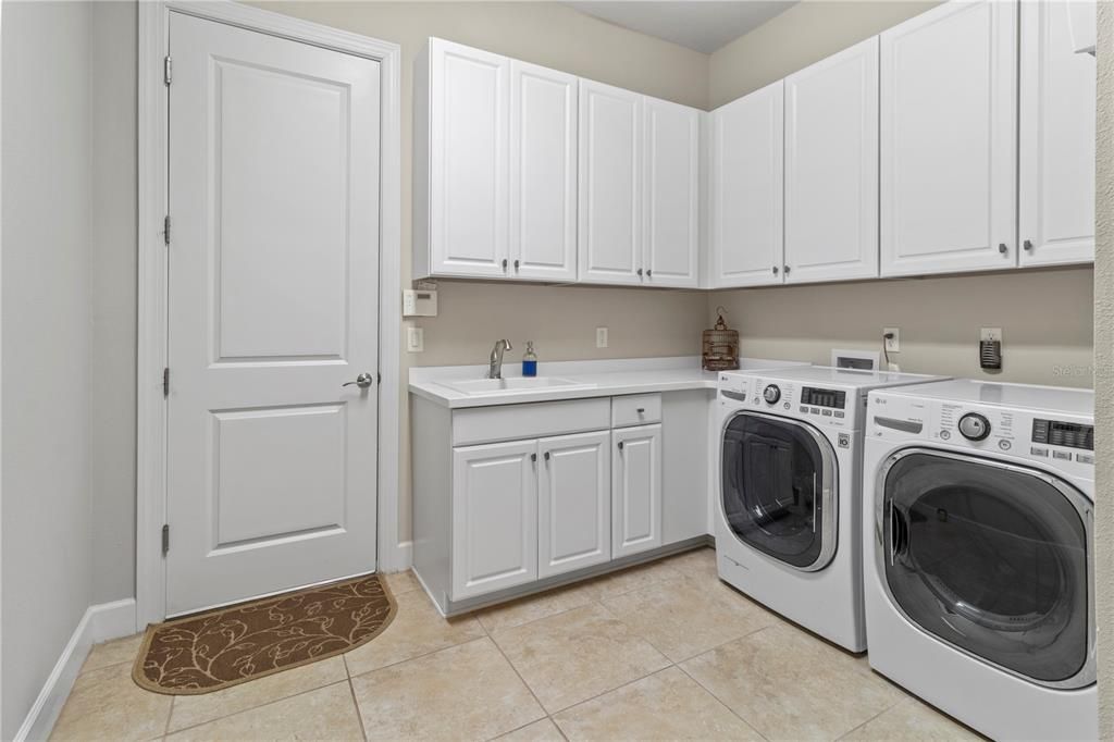 Activo con contrato: $1,175,000 (3 camas, 3 baños, 3024 Pies cuadrados)