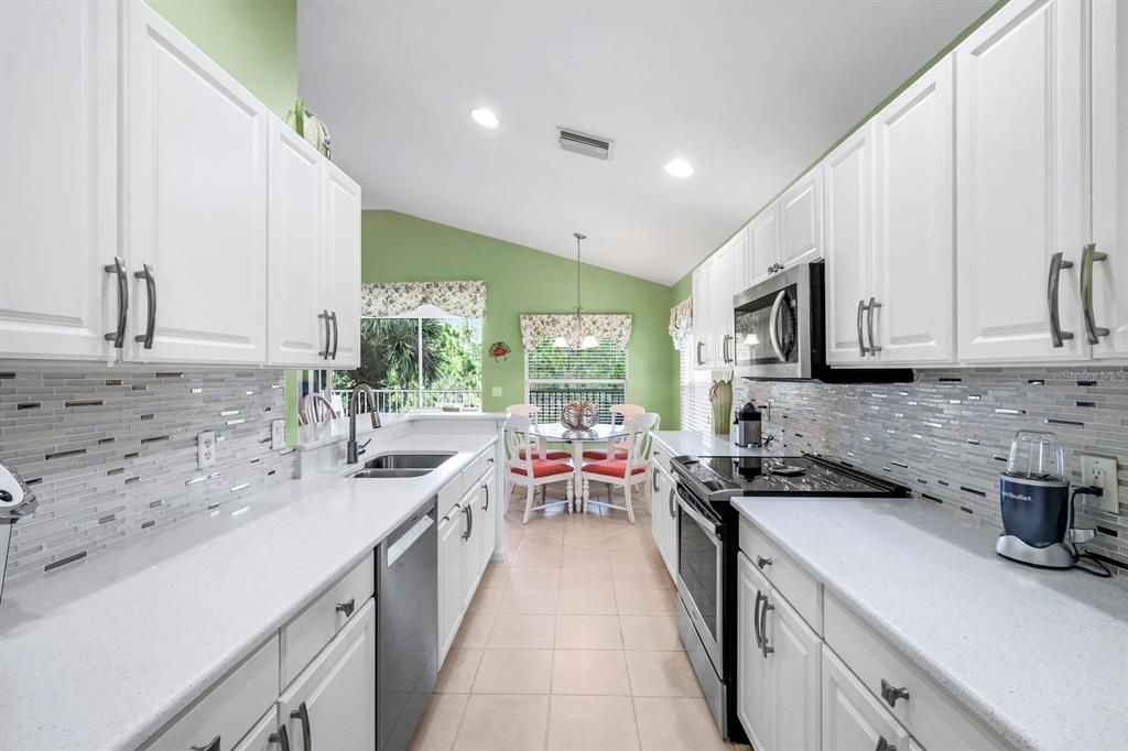 For Sale: $339,900 (2 beds, 2 baths, 1797 Square Feet)
