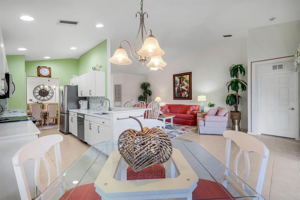 For Sale: $339,900 (2 beds, 2 baths, 1797 Square Feet)