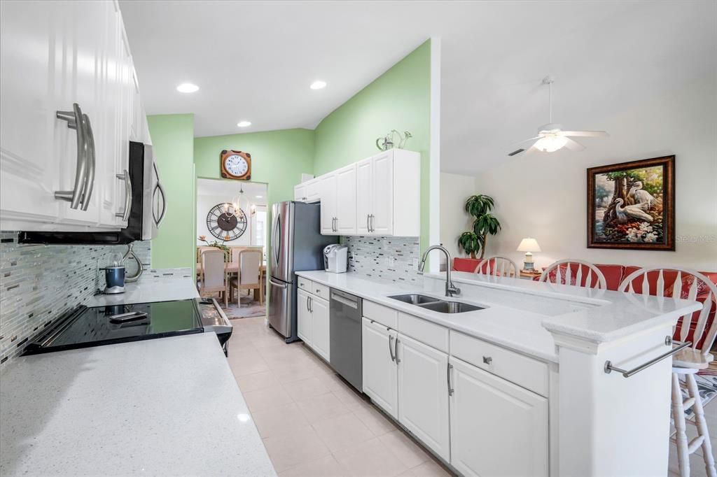 For Sale: $339,900 (2 beds, 2 baths, 1797 Square Feet)