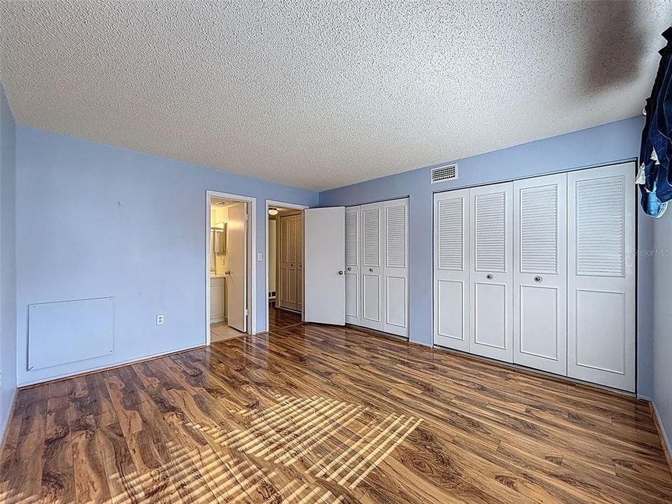 待售: $199,900 (2 贝兹, 2 浴室, 1007 平方英尺)