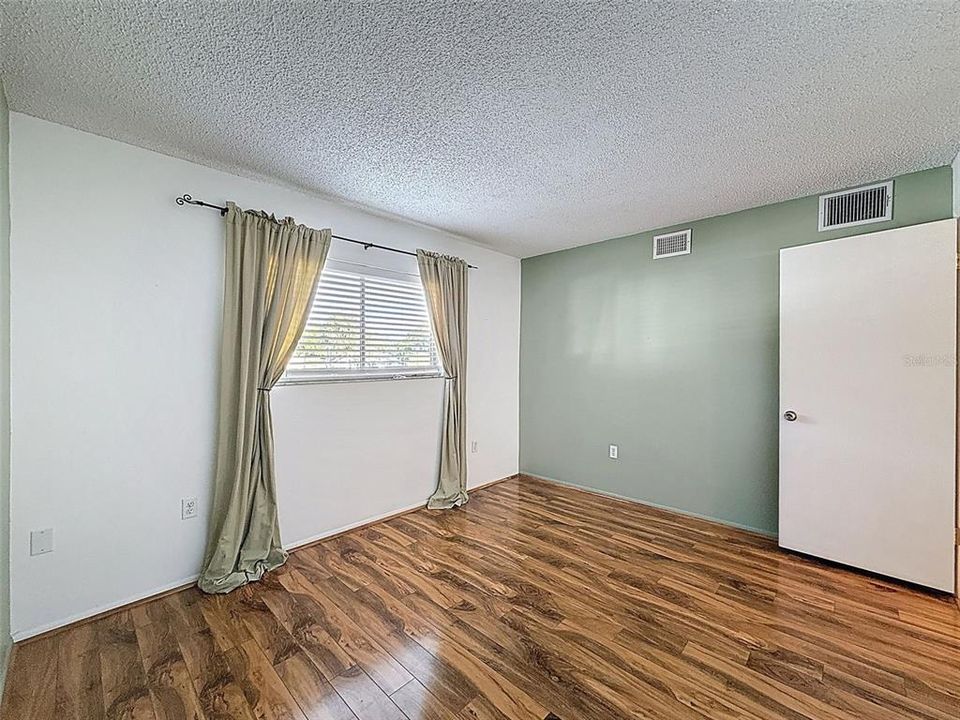 待售: $199,900 (2 贝兹, 2 浴室, 1007 平方英尺)