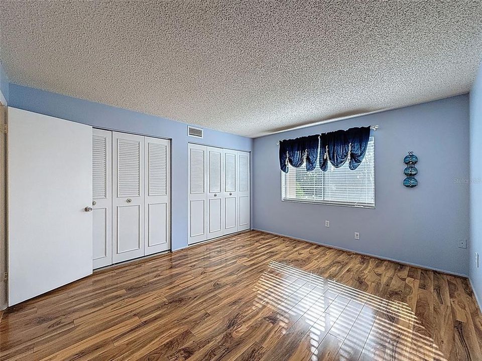 待售: $199,900 (2 贝兹, 2 浴室, 1007 平方英尺)