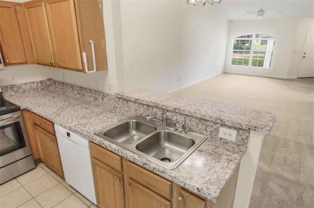 出租: $1,575 (3 贝兹, 2 浴室, 1130 平方英尺)