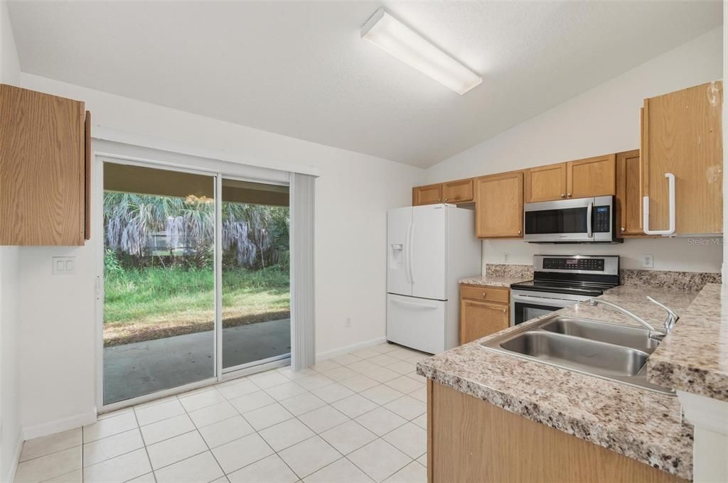 出租: $1,575 (3 贝兹, 2 浴室, 1130 平方英尺)