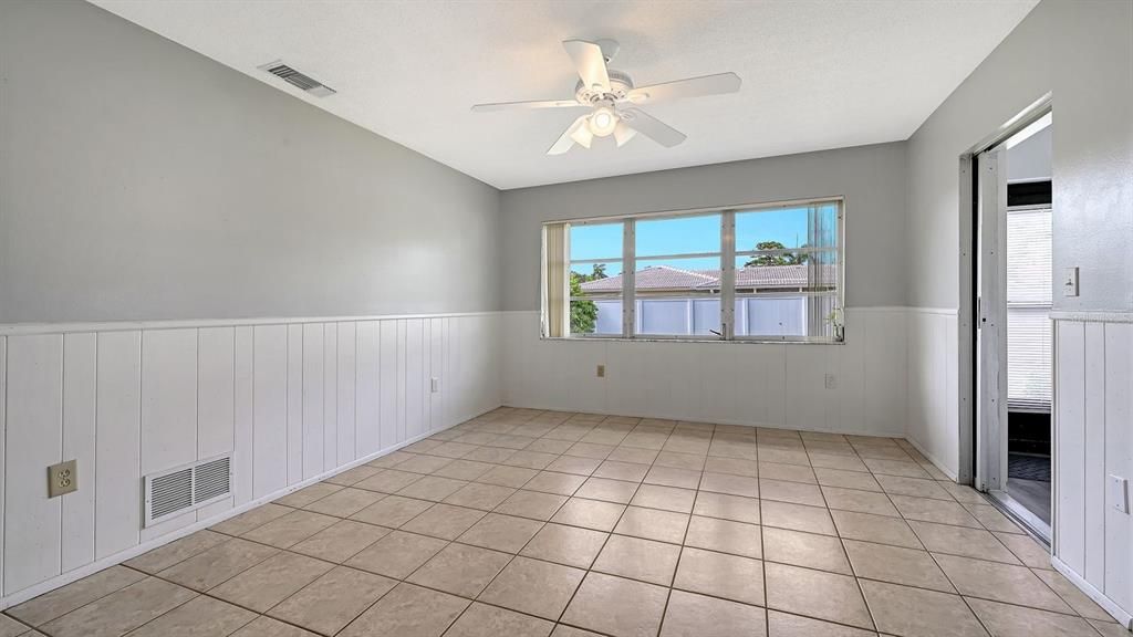 Activo con contrato: $389,000 (2 camas, 2 baños, 1527 Pies cuadrados)