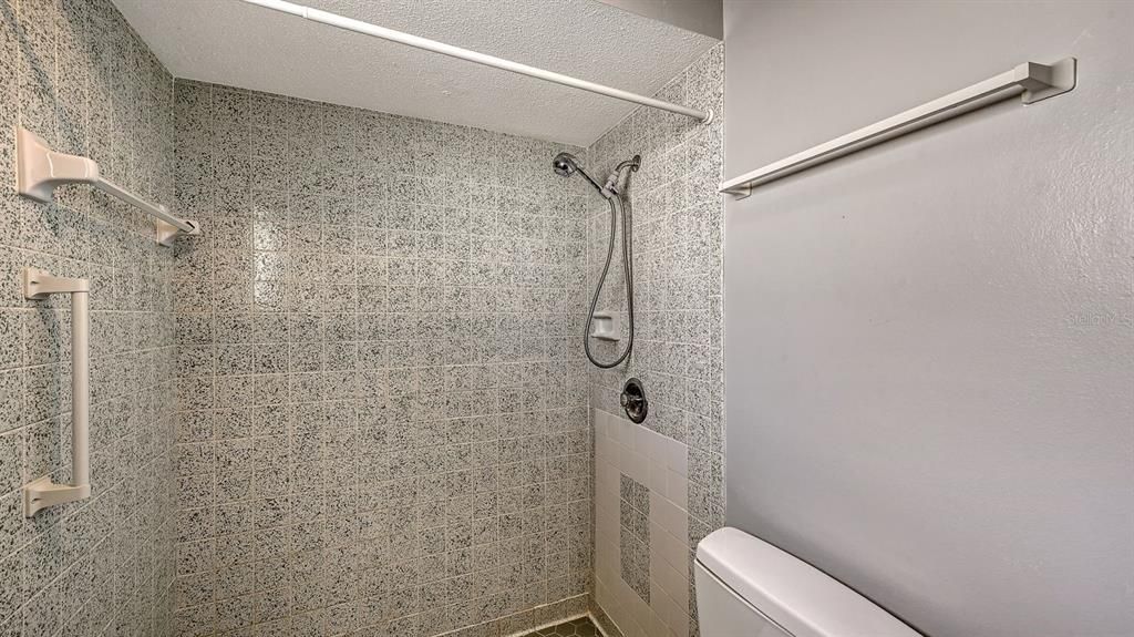 Activo con contrato: $389,000 (2 camas, 2 baños, 1527 Pies cuadrados)