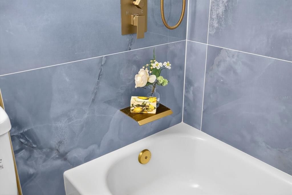 Activo con contrato: $459,000 (3 camas, 2 baños, 1232 Pies cuadrados)